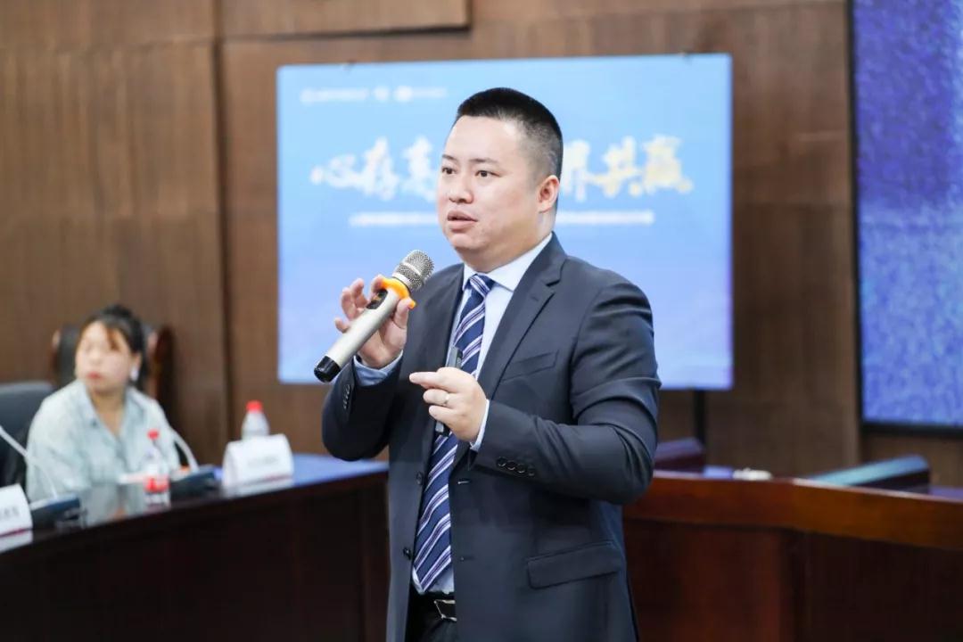 上外國(guó)際工商管理學(xué)院副院長(zhǎng)兼MBA中心主任吳昀橋：聆聽內(nèi)心的聲音 為夢(mèng)想永不停歇