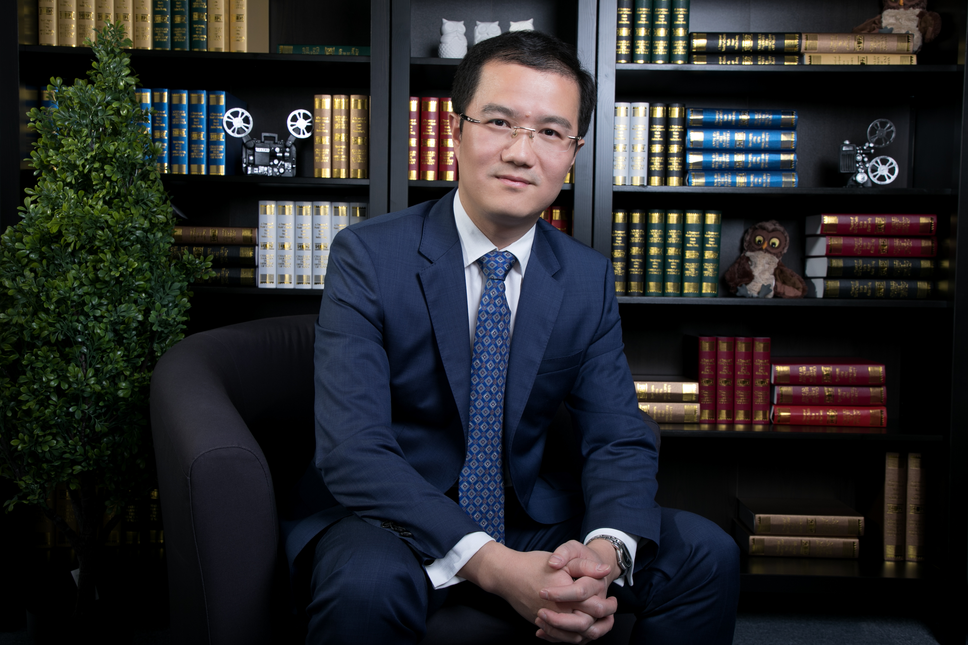 院長風采：上海大學管理學院院長鎮璐