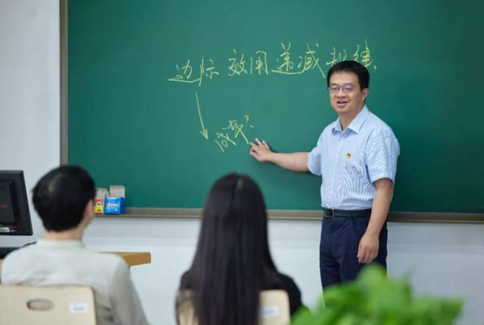 祝賀！北工商兩位教師榮獲北京市高等學校教學名師獎