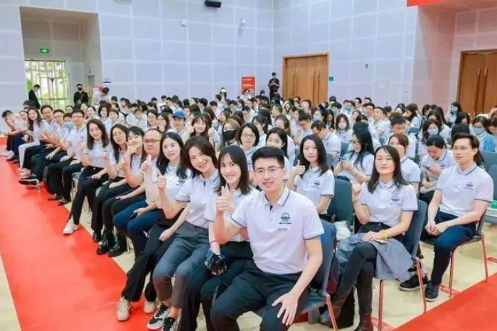 海闊春潮涌 風勁好揚帆丨哈爾濱工業大學商學院2022年度開學典禮暨畢業典禮舉行