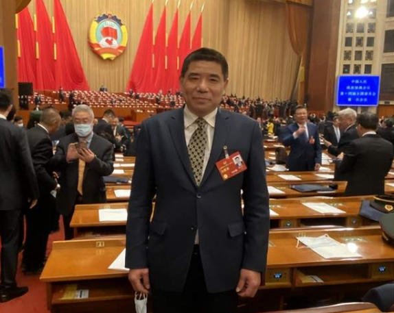 中國政法大學商學院商文江院長參加全國政協第十四屆一次會議并提交提案
