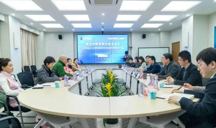 袁岳先生受聘上理管院客座教授暨行業領袖大講堂成功舉行