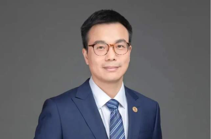 媒體聚焦丨上財商學院魏航：迫使你改變的人不是同行——人工智能對商學院教授的改變與轉型（上篇）
