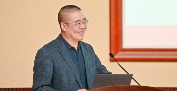 中央民族大學管理學院李曦輝教授應邀出席第22屆全國區域經濟學學科建設年會并作主旨報告