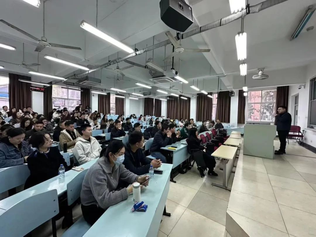上海大學MBA講座回顧 | AI引領技術革新，談談聊天機器人、ChatGPT和DeepSeek