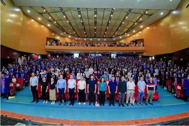 經彩未央 華章啟航——西南交通大學經濟管理學院舉行2025屆學生畢業典禮暨學位授予儀式